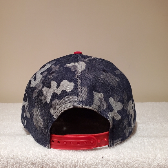 Cincinnati Reds NE Snapback - Picture 2 of 5